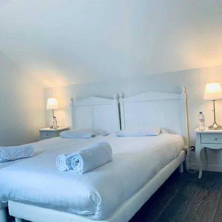 House For 18 People With Cinema Place Morny *