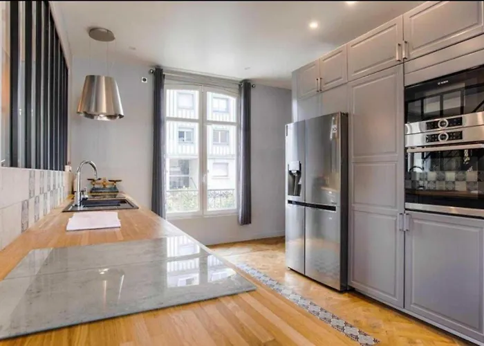 House For 18 People With Cinema Place Morny *