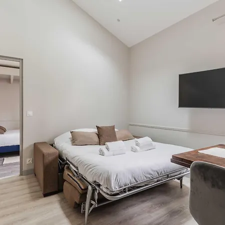 House For 18 People With Cinema Place Morny