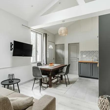 House For 18 People With Cinema Place Morny