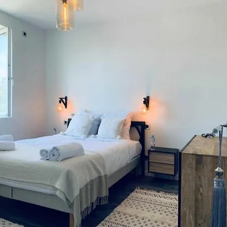 House For 18 People With Cinema Place Morny