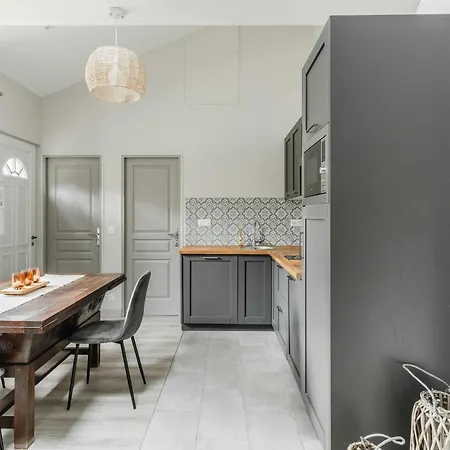 Vakantiehuis House For 18 People With Cinema Place Morny