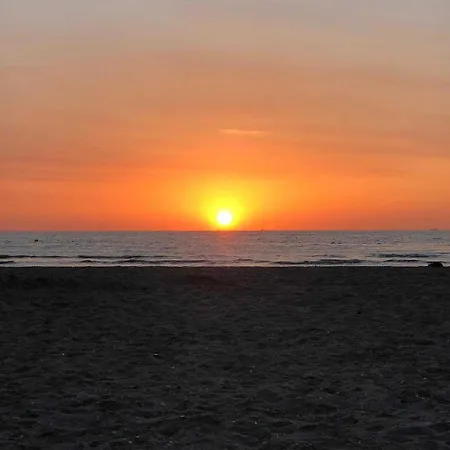 House For 18 People With Cinema Place Morny *