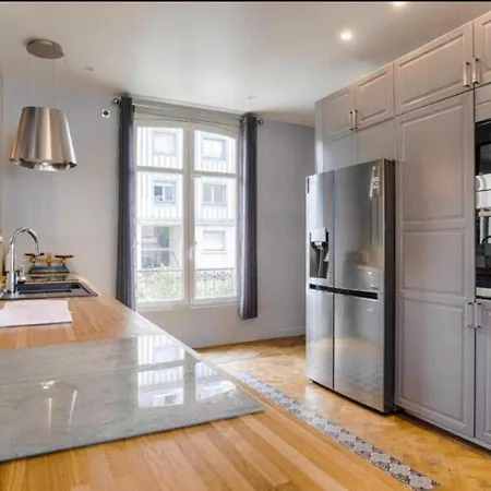 House For 18 People With Cinema Place Morny *