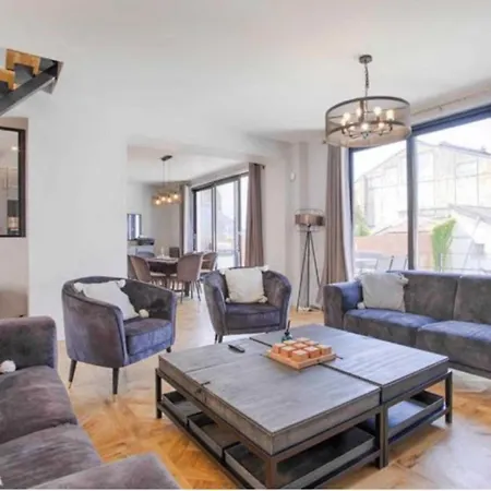 House For 18 People With Cinema Place Morny Holiday home *