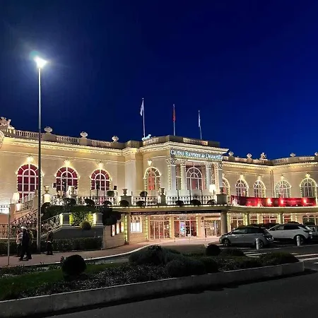 Vakantiehuis House For 18 People With Cinema Place Morny *