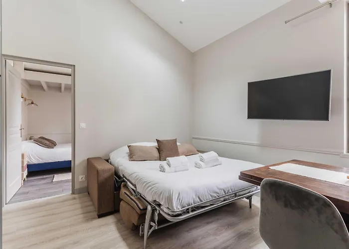 House For 18 People With Cinema Place Morny