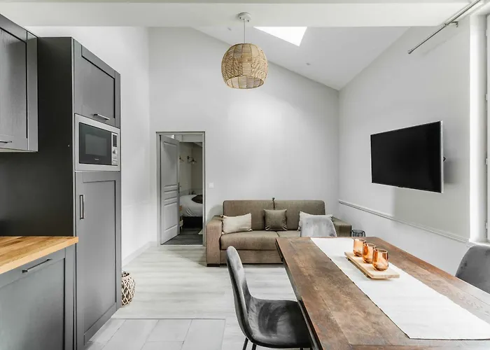 度假居 House For 18 People With Cinema Place Morny 多维尔