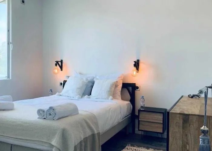 House For 18 People With Cinema Place Morny