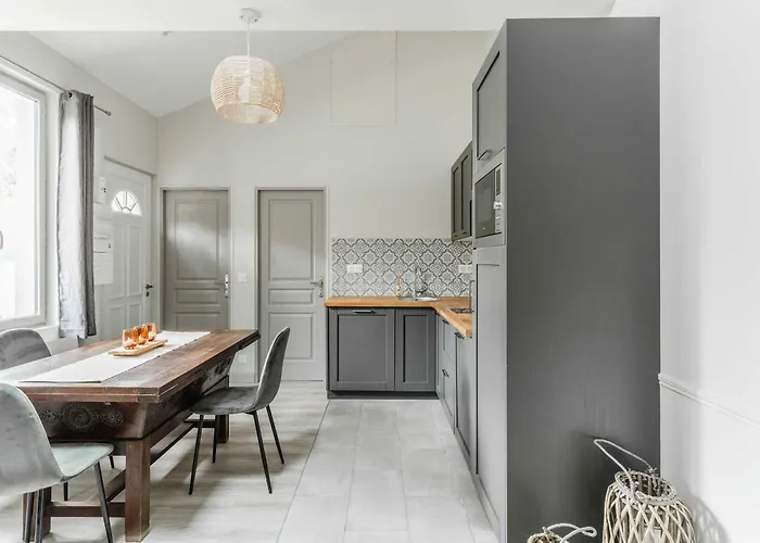 度假居 House For 18 People With Cinema Place Morny