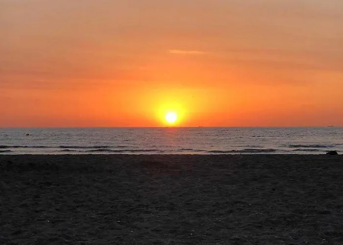 House For 18 People With Cinema Place Morny *