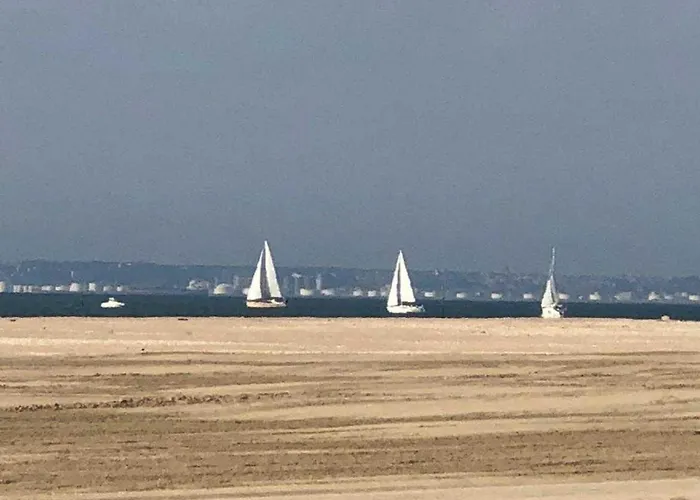 House For 18 People With Cinema Place Morny *