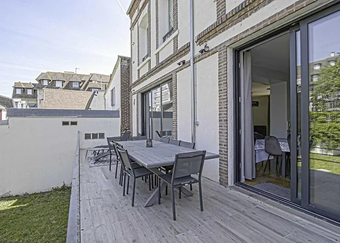 House For 18 People With Cinema Place Morny Holiday home Deauville